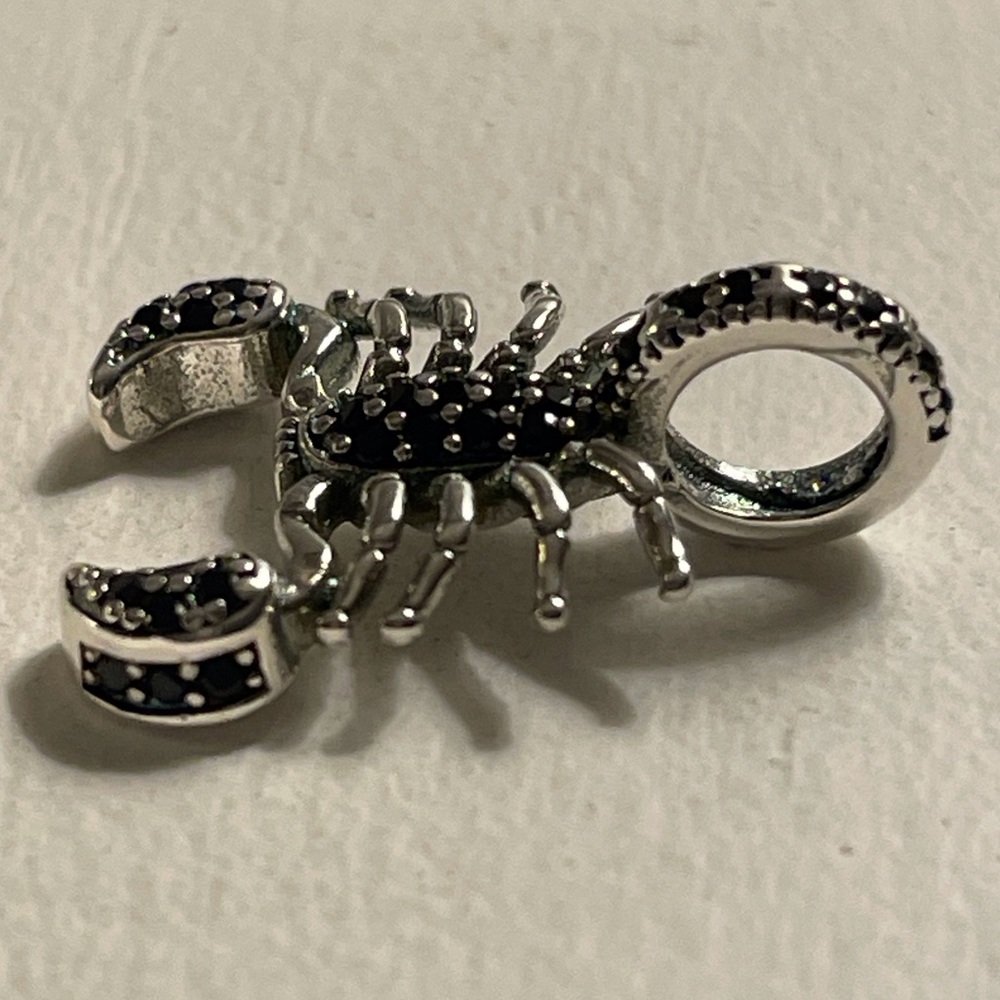 Bracelet Charm Scorpion with Black Rhinestones - Picture 4 of 8